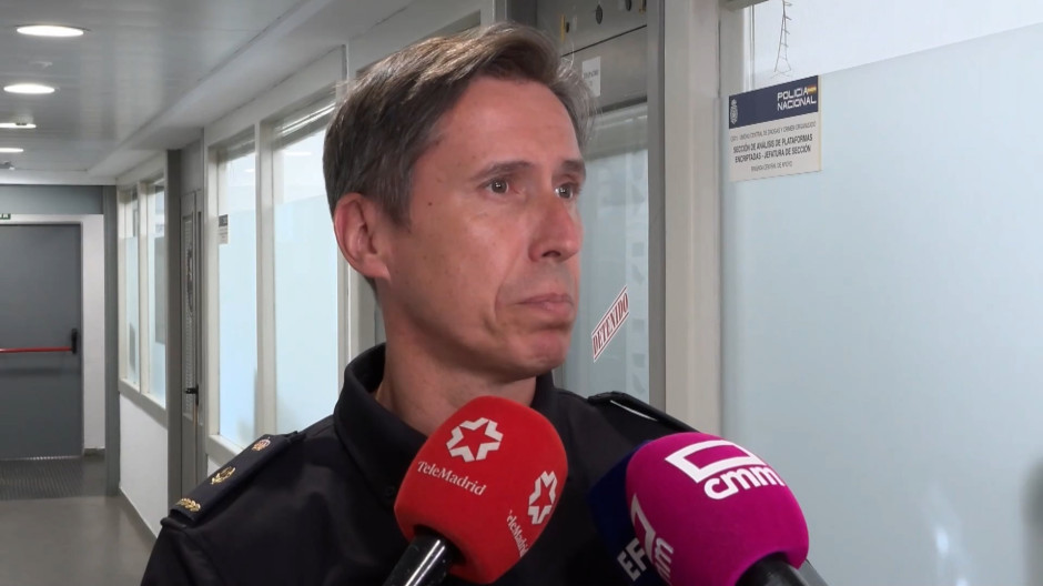 Agente explicando la detención de 'Anita la fantástica'