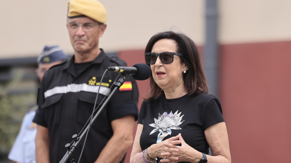 La ministra de Defensa, Margarita Robles, en la Base Aérea de Zaragoza
