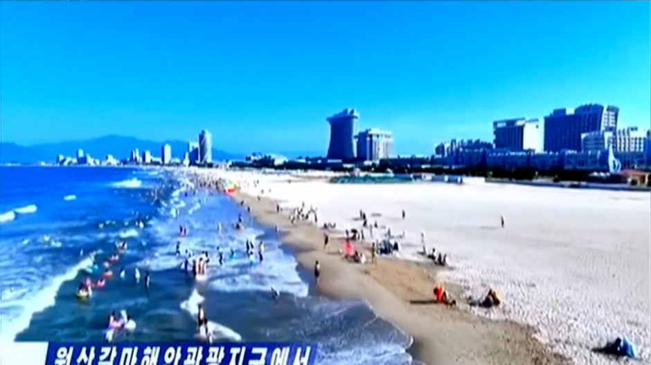 La propaganda norcoreana en la televisión: así pasan la ola de calor en un complejo turístico