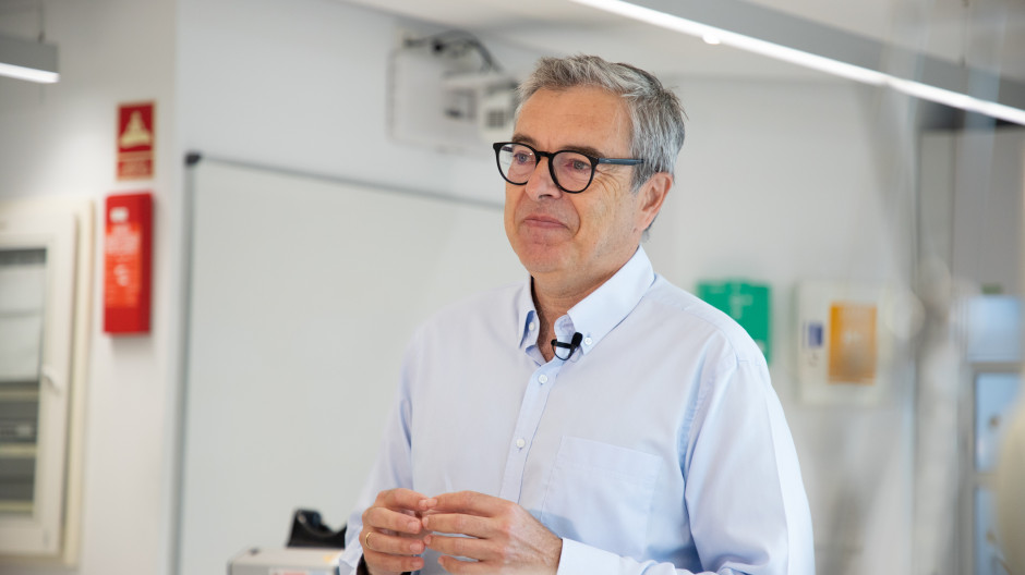 ¿Hablas solo? Javier Castells explica por qué la ciencia dice que podría ayudarte a reducir el estrés
