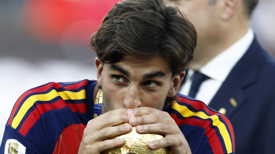 Ferrán Torres, en una foto de archivo instantes antes de coronarse campeón del Mundo