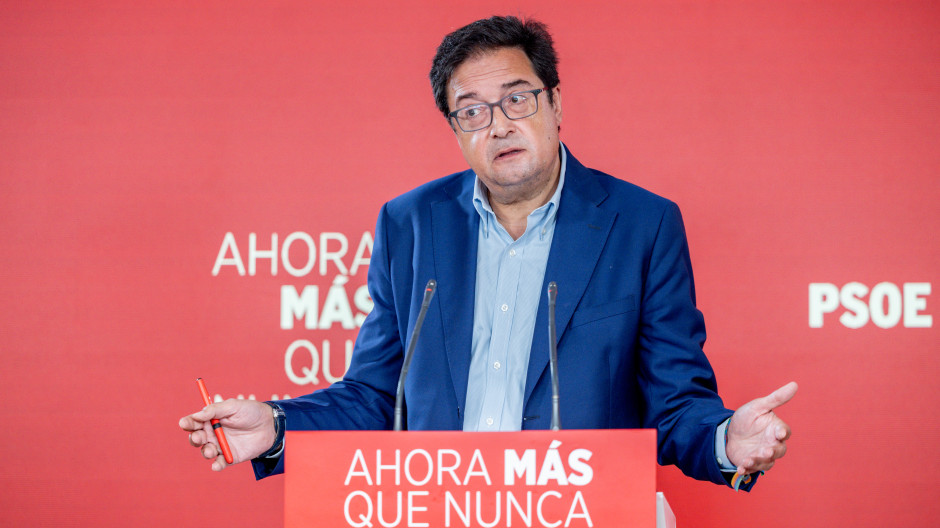 Óscar López se aferra al ático de Ayuso y anuncia acciones legales «para lograr su dimisión»