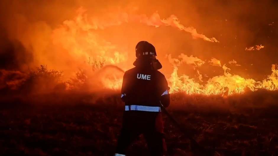 El incendio de Huesca continúa su avance hacia San Juan de la Peña, tras una noche «muy complicada»