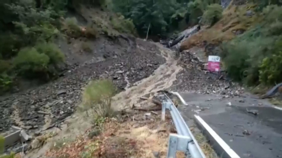 Coches enterrados y carreteras afectadas tras la riada que dejó dos fallecidas en El Bierzo