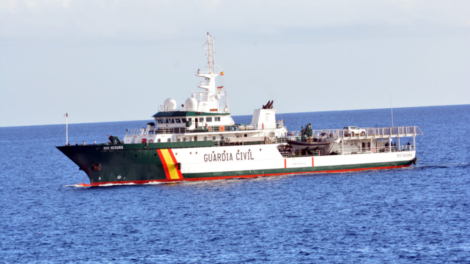 EuropaPress_3669813_buque_oceanico_rio_segura_patrullera_servicio_maritimo_guardia_civil_llega