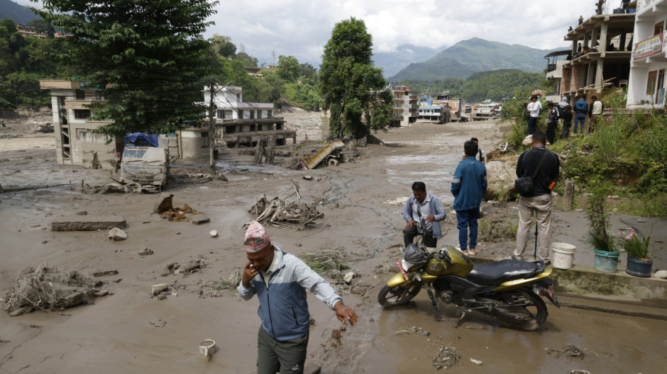 Las imágenes de la violenta riada en Nepal: localidades arrasadas y edificios destruidos