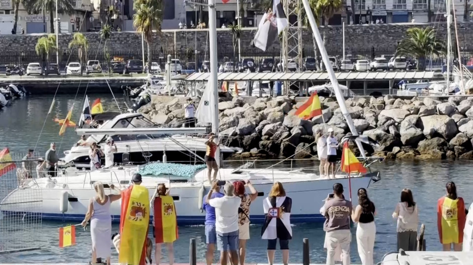 «Yo soy español»: Ceuta despide entre aplausos y banderas de España a la «Armada de la Solidaridad»