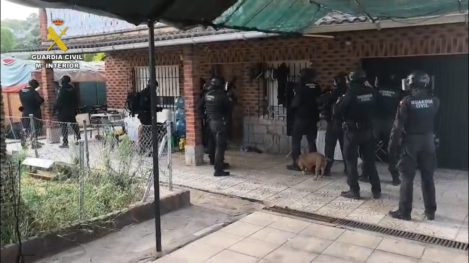 EuropaPress_7742167_dos_detenidos_robar_otra_persona_tambien_arrestada_incendiar_viviendas