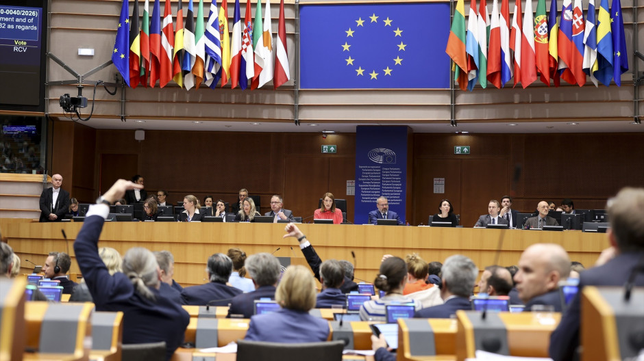 DIRECTO | Manifestación de PP y Vox frente al Parlamento Europeo contra la gestión del Gobierno