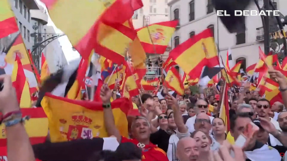 El emocionante momento en el que ha sonado el himno de España en Ceuta: "Ceuta no se vende"