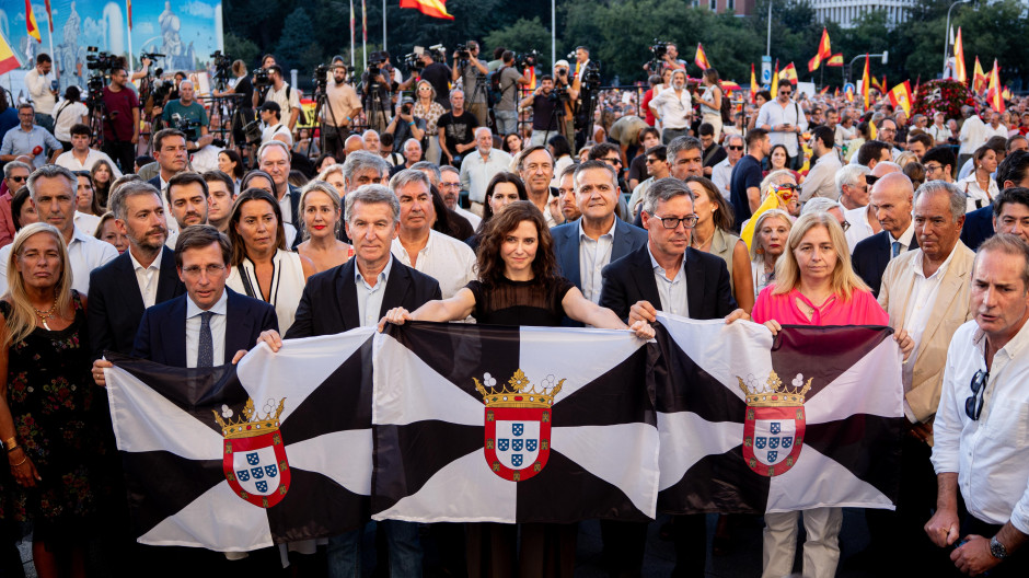 Decenas de personas durante una concentración en solidaridad con Ceuta, a 2 de septiembre de 2026, en Madrid (España)
