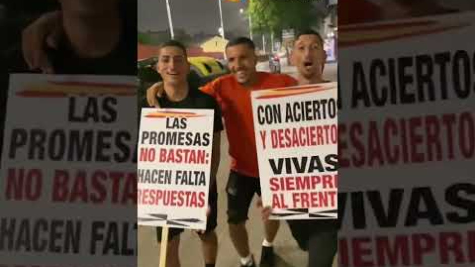Los inmigrantes marroquíes de Ceuta se mofan de los carteles de la manifestación de Ceuta