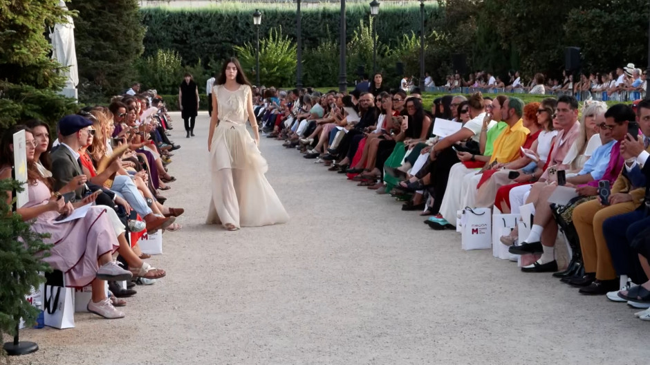 Desfile en los Jardines de Sabatini