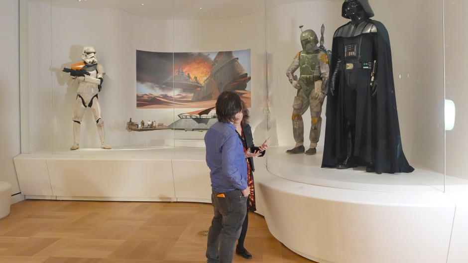 Personas visitan el Lucas Museum of Narrative Art este miércoles en Los Ángeles (EE.UU.)
