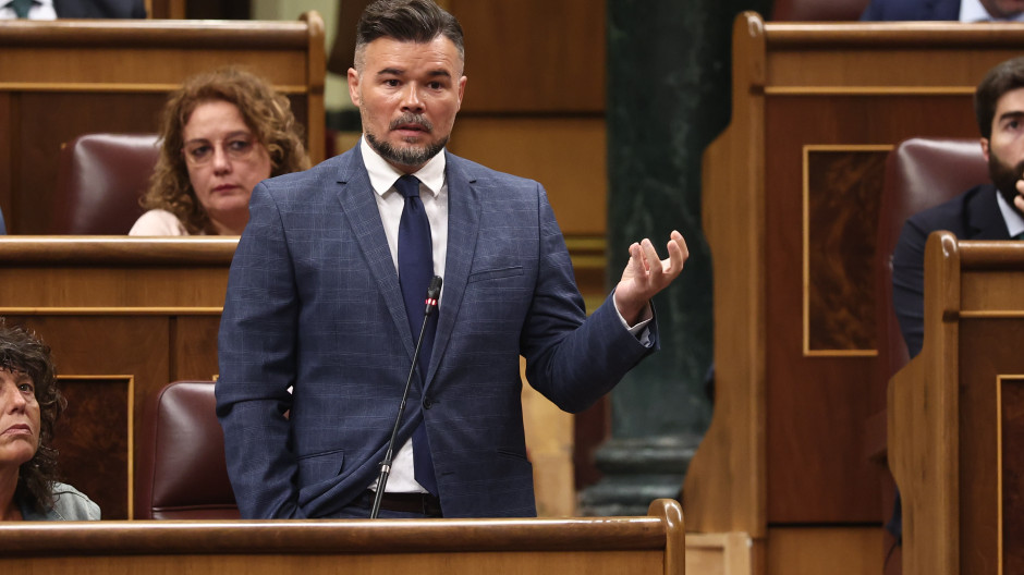 Rufián le canta a Sánchez las encuestas que anticipan una gran victoria de la derecha