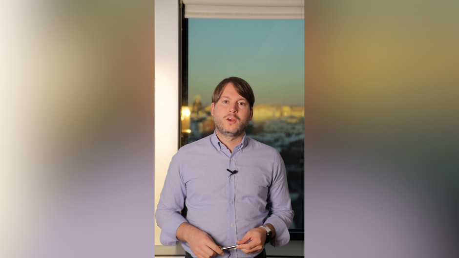 'El día en 1 minuto', con Eduardo de Rivas: «Al CNI le faltó poner un anuncio en TV en prime time»