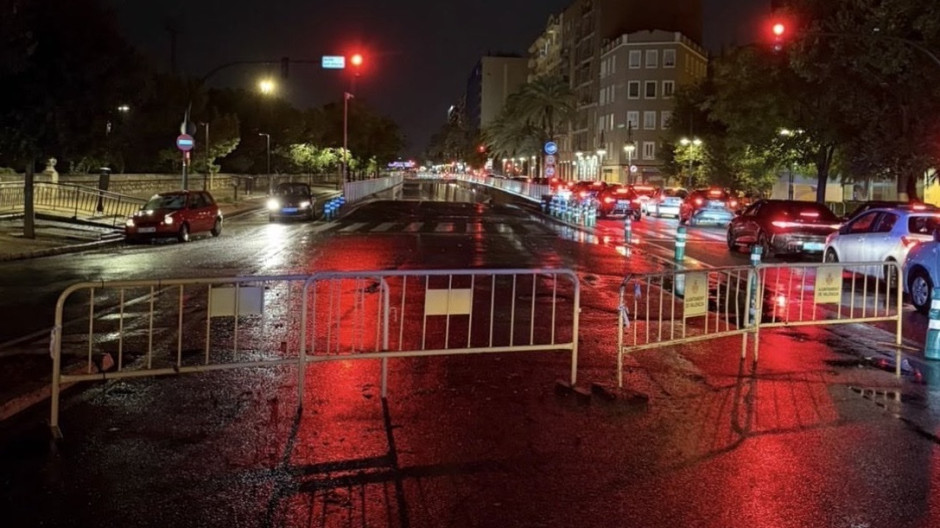 Un frente de fuertes tormentas vuelve a inundar Valencia y reavivan el temor por la DANA