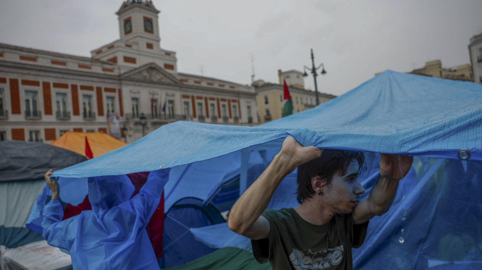 Acampada en la madrileña Puerta del Sol en protesta por la situación de la vivienda