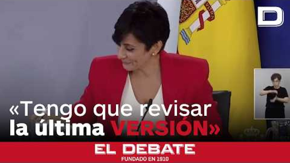 La ministra de Vivienda se pone a rebuscar en sus papeles para responder a las preguntas