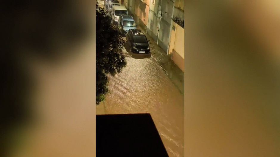 Las fuertes lluvias en Tarragona provocan el derrumbamiento de un barranco e inundan las calles