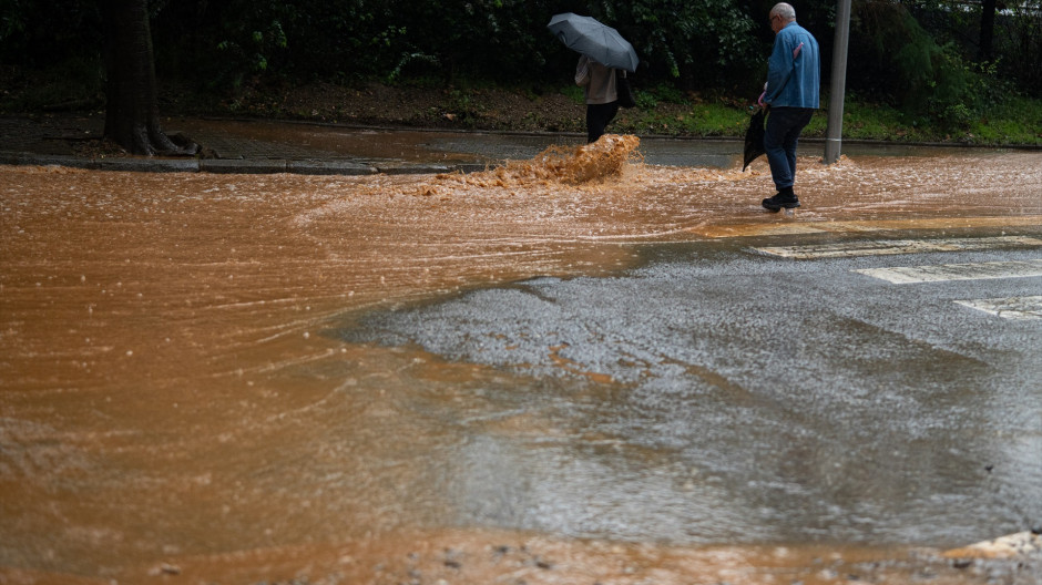 EuropaPress_7822399_calle_inundada_barrio_nou_barris_octubre_2026_barcelona_catalunya_espana
