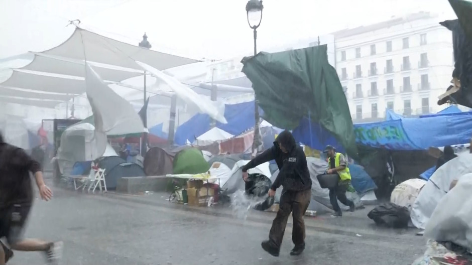 Imagen durante las lluvias en la Puerta del Sol