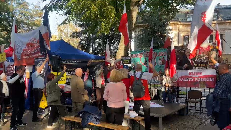 Polonia se echa a la calle en contra de la inmigración ilegal y arman un rodea el Constitucional