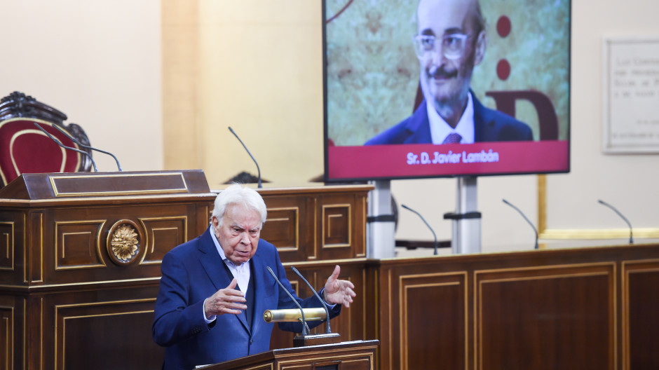 Felipe González organiza un homenaje a Javier Lambán y Guillermo Fernández Vara, en directo