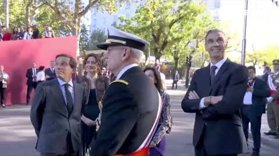 Pedro Sánchez llega al desfile entre cánticos: «¡Pedro Sánchez, hijo de pu**!»