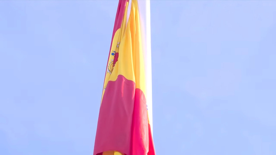 Los militares izan la bandera de España por el Día de la Hispanidad del 12 de octubreIntroduzca texto aquí