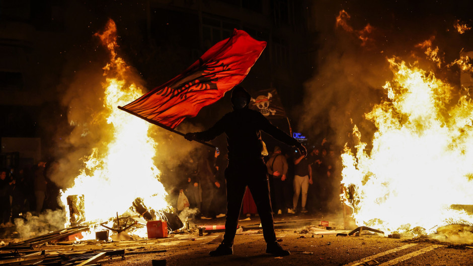 Tercera jornada de altercados por las protestas estudiantiles en Albania