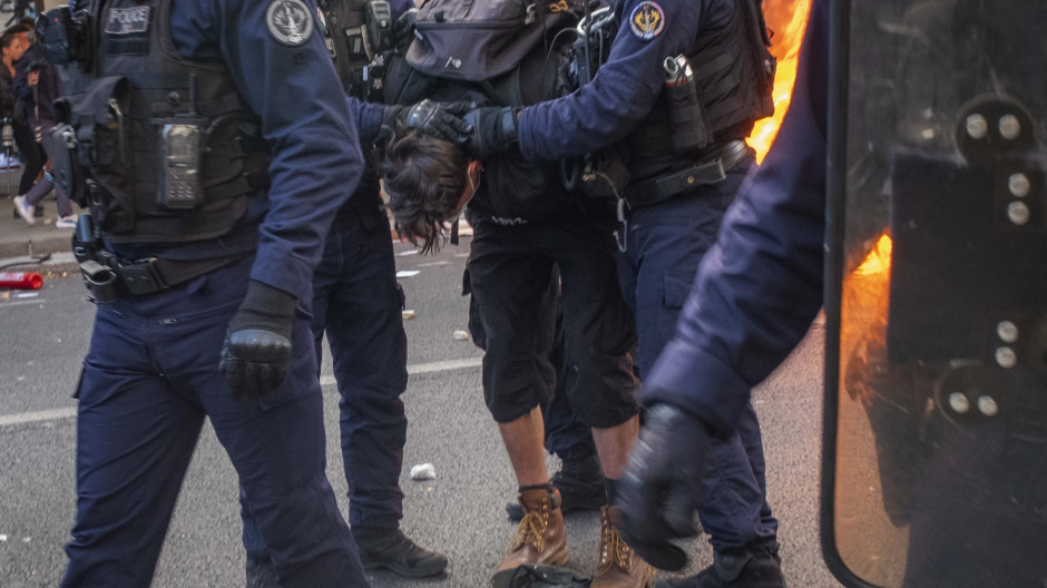 Cargas policiales en París por las manifestaciones estudiantiles