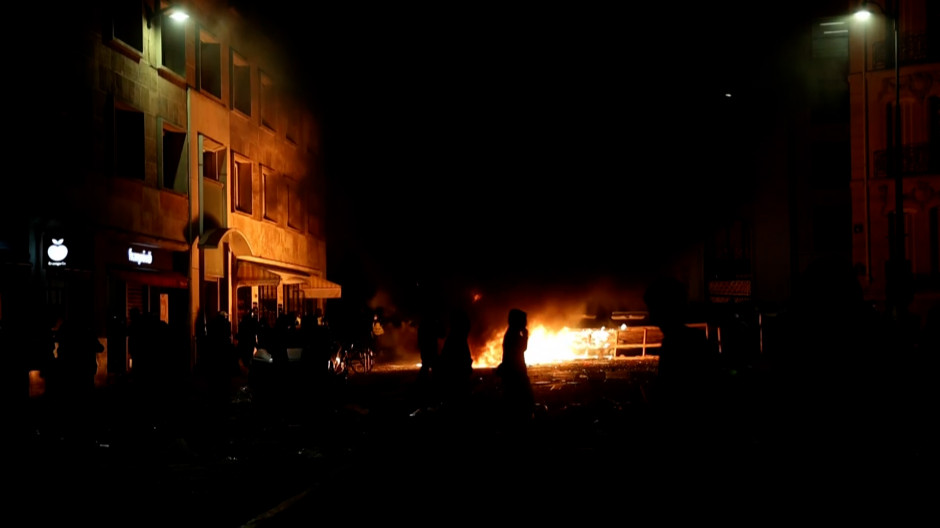 Protestas masivas en Francia degeneran en destrozos y saqueos en jornada de gran violencia