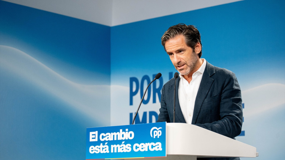 Borja Sémper atiende a los medios de comunicación junto a la secretaria general del PPdG
