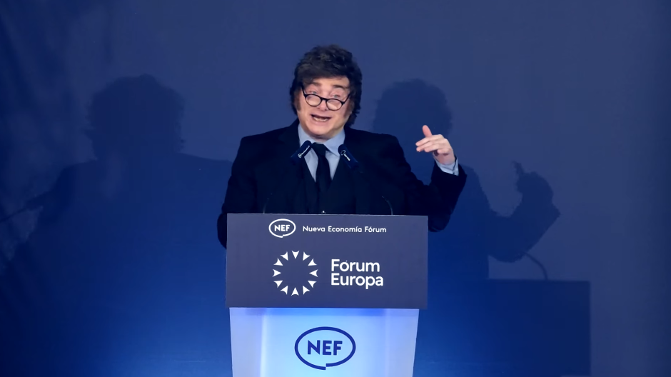 Milei llama a Sánchez «impresentable dictador» y pide a los españoles «sacar a patadas el socialismo»