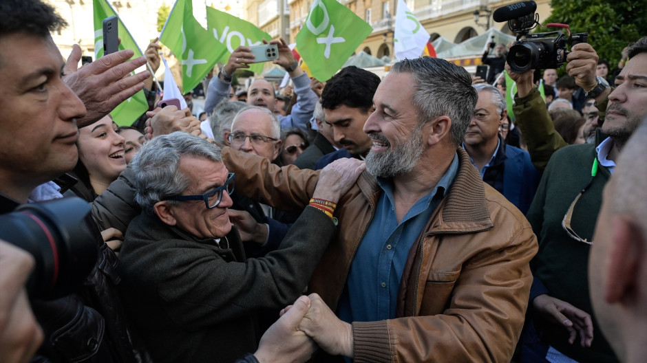 EuropaPress_7858875_presidente_vox_santiago_abascal_acto_plaza_maria_pita_21_octubre_2026