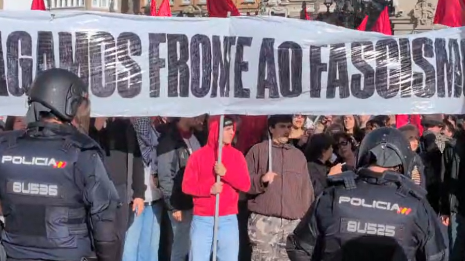 Radicales frente a la Policía