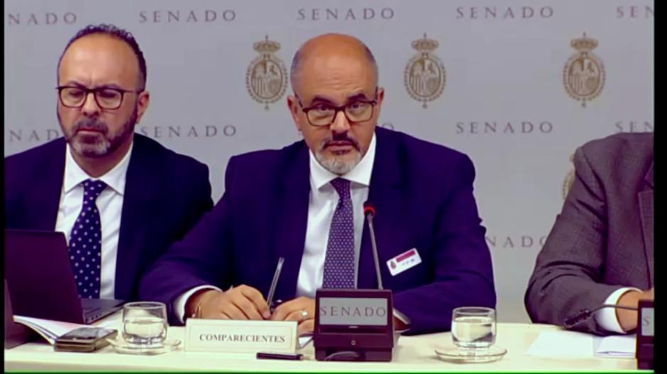 Imagen del CEO de Iryo, Fabrizio Favara en la Comisión de Investigación sobre el estado de la red ferroviaria en España
