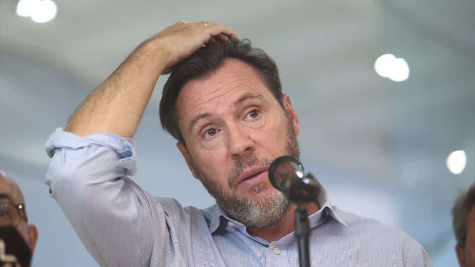 El ministro de Transportes y Movilidad Sostenible, Óscar Puente, durante una rueda de prensa, en el Centro de Gestión de Red H24 de Adif