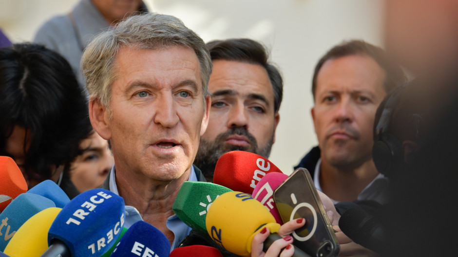 Feijóo interviene ante los medios desde el puesto de mando avanzado en Urda