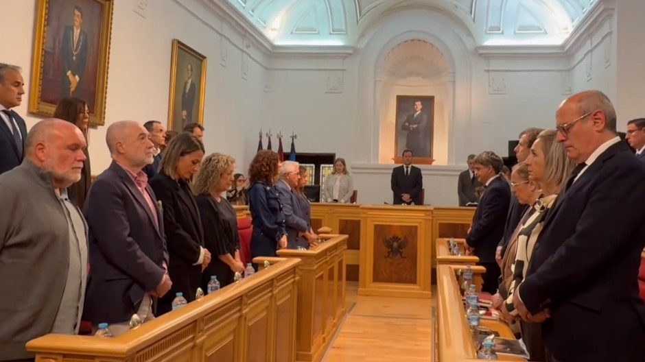Minuto de silencio previo al pleno del Ayto de Toledo