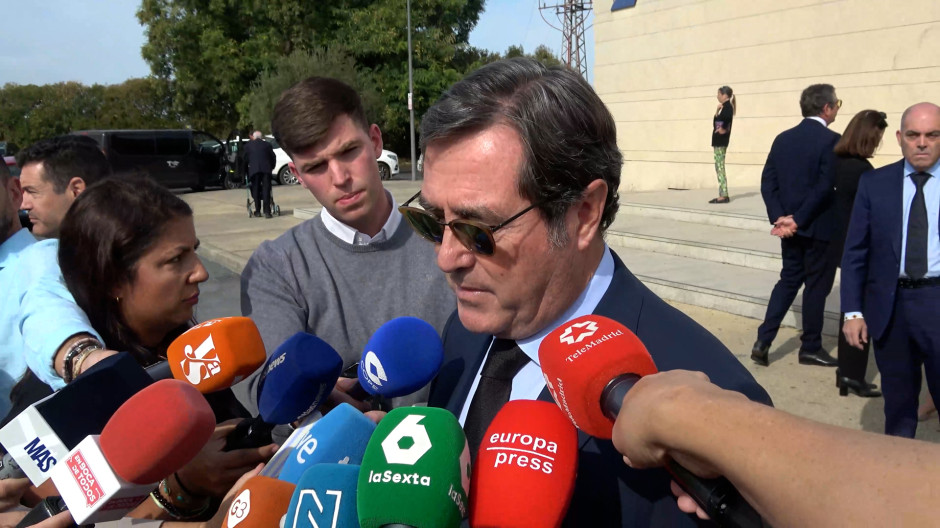 Antonio Garamendi en el entierro de Fátima Báñez