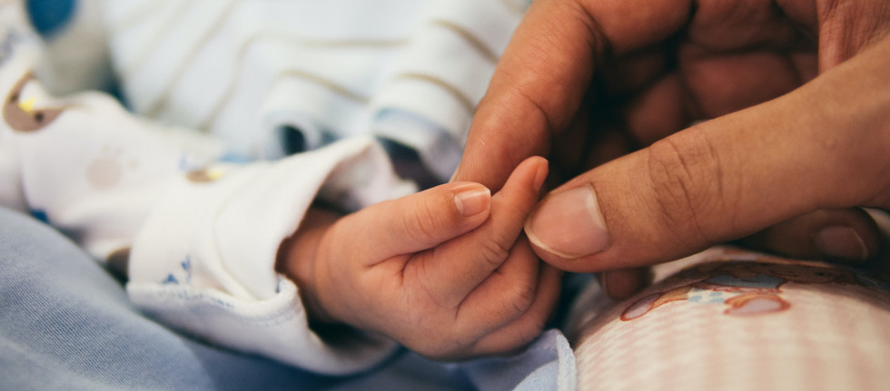 Es lo que llamamos «Cesárea Humanizada» y esta ideado para generar un entorno de recogimiento y amable para la madre