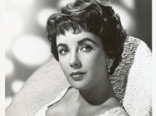 cine-tv-series/20260803/actor-apunto-elizabeth-taylor-pistola-no-te-matare-eres-demasiado-guapa_445243