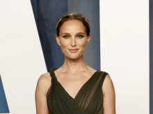 gente/20260907/natalie-portman-da-luz-tercer-hijo-45-anos_456027