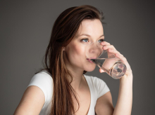 salud-y-bienestar/salud/20260309/ciencia-aclara-cuantos-vasos-agua-dia-ayudan-controlar-peso-migranas-tension_392331