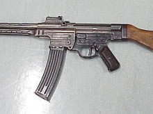 espana/defensa/20260822/stg-44-fusil-cambio-guerra-dio-origen-kalashnikov-ak47_423084