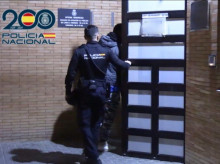 espana/comunidad-valenciana/20260518/detenido-joven-argelino-amenazar-cuchillo-anciana-frente-comisaria-norte-alicante_418625