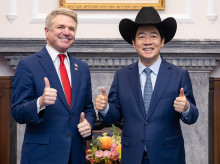 internacional/20261015/taiwan-garantiza-seguro-vida-trump-cambio-inversiones-descomunales-alaska-arizona_469473