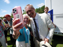 internacional/20260813/farage-juega-reeleccion-como-diputado-elecciones-compite-personaje-ficcion_449089